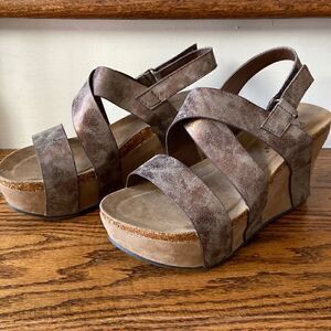 𝅺Last Pair! Pierre Dumas Bronze Hester 5 Wedge - Size 8 New in Box Spring Summer